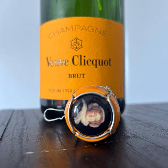 Veuve Clicquot Champagne “empty” BOTTLE & CORK - Picture 3 of 4